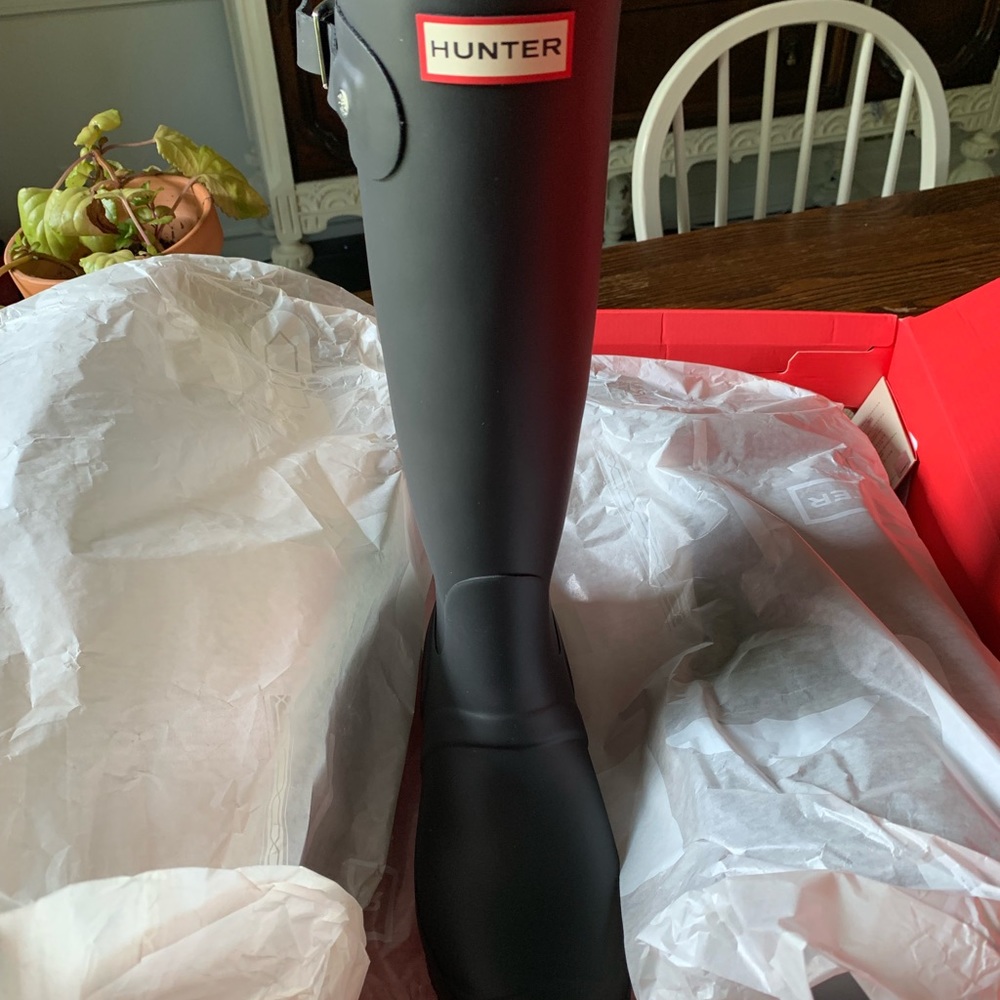 New in box never worn Hunter rain boots matte sz 9